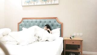 小李探花酒店重金約炮出來兼職的學生妹 床都要被幹散架了