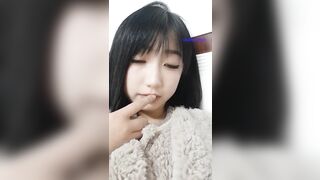 短發呆萌可愛虎牙妹 被爆操噴水