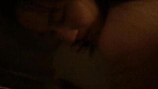 極品大奶小少婦露臉~中途還接到老公電話 強忍著不呻吟打電話~對話超刺激