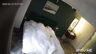 酒店偷拍大學生情侶開房過夜連幹幾次 2