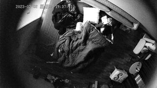 酒店偷拍學生情侶 處女白虎妹羞澀 男友想仔細看逼被她說變態