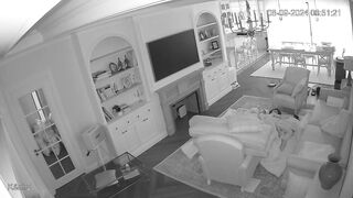 【攝影機偷拍】性癮少婦頻繁自慰 每月高達二十次！！-02