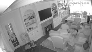 【攝影機偷拍】性癮少婦頻繁自慰 每月高達二十次！！-02