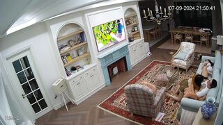 【攝影機偷拍】性癮少婦頻繁自慰 每月高達二十次！！-03