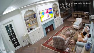 【攝影機偷拍】性癮少婦頻繁自慰 每月高達二十次！！-03