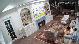 【攝影機偷拍】性癮少婦頻繁自慰 每月高達二十次！！-03