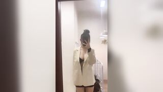 台灣Emmy18y FanSone艾瑪Emma 情色泡湯 嘴上說不行身體卻很老實