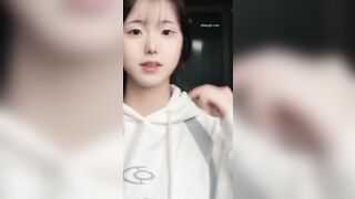 超高顏值女大學生給男友自慰視訊影片被流出2