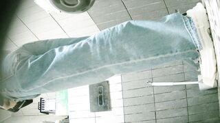 【廁拍】全景前後雙角度 極品刮毛騷貨 -06