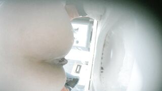 【廁拍】全景前後雙角度 極品刮毛騷貨 -06