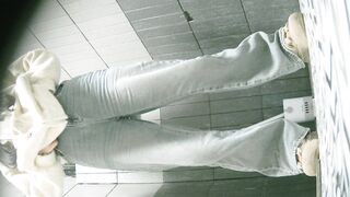 【廁拍】全景前後雙角度 極品刮毛騷貨 -16