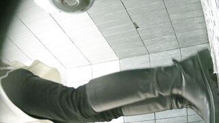 【廁拍】全景前後雙角度 極品刮毛騷貨 -07