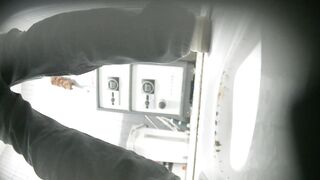 【廁拍】全景前後雙角度 極品刮毛騷貨 -11