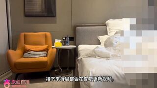 探花建材王哥 約了個剛下水的大圈女孩 就是沒什麼經驗 各方面比較配合就是害羞一直忍著不叫床