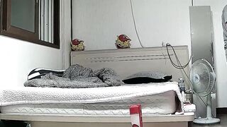 家庭攝影機偷拍 中青年夫妻居家做愛合集 - 10