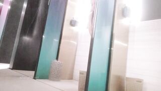 浴場偷拍 一群美女少婦洗澡泡湯