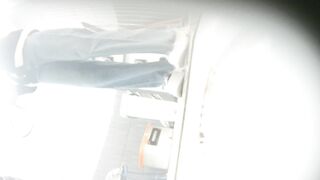 【廁拍】全景前後雙角度 極品刮毛騷貨 -06