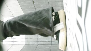 【廁拍】全景前後雙角度 極品刮毛騷貨 -21