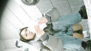 【廁拍】全景前後雙角度 極品刮毛騷貨 -19