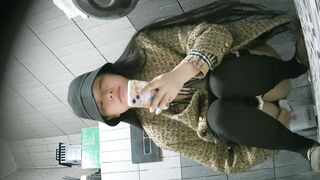 【廁拍】全景前後雙角度 極品刮毛騷貨 -05