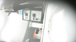 【廁拍】全景前後雙角度 極品刮毛騷貨 -05