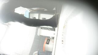 【廁拍】全景前後雙角度 極品刮毛騷貨 -05