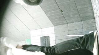 【廁拍】全景前後雙角度 極品刮毛騷貨 -20