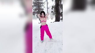 台灣FansOne李娜娜Nana18(wano_94520)野外露出｜日本岡山娜娜の滑雪澀澀日記