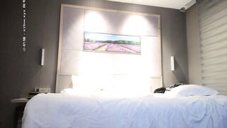 小寶尋花約了個顏值不錯黑衣女孩酒店啪啪，口交舔弄近距離特寫 後入大力猛操