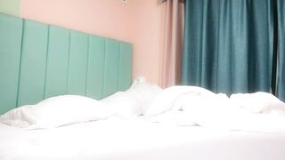 有什麼好看的 不行 我不射進去 漂亮美眉白虎鮑魚粉嫩被各種姿勢連續操了兩次 第二炮同意無套了