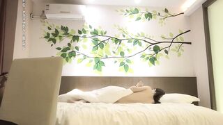 小寶尋花紅內褲戰神約操清純外圍小姐姐，溫柔白皙美乳翹臀，連幹兩炮女孩很配合享受