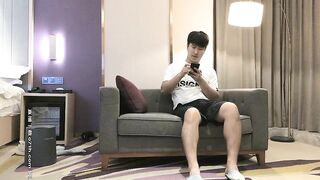 小寶尋花 約了個性感高顏值女孩，蹲著口交上位騎乘抽插搞得受不了