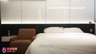 杏吧洪七-今天約的妹妹吃肉棒像吃冰棒一樣津津有味，中間兩次偷偷拔套還不太熟練差點被妹妹發現