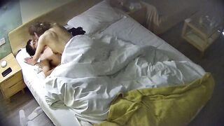 酒店偷拍 年輕小少婦生理期剛過就迫不及待開房等情郎私會